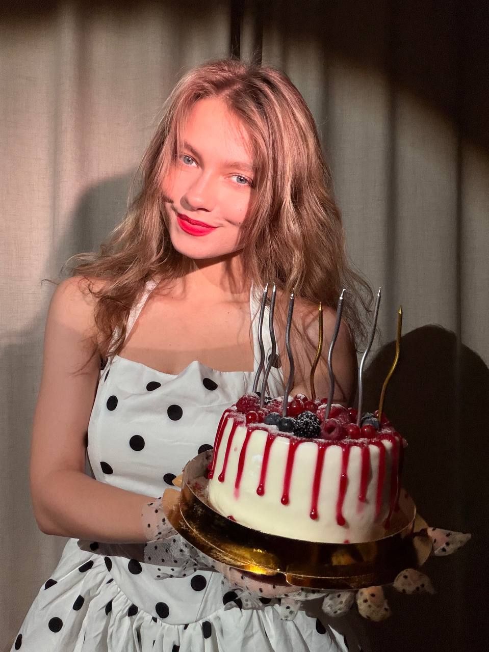 Саша Квашеная провела праздничный стрим в День Рождения 🎉 Саша Квашеная провела праздничный стрим в День Рождения 🎉