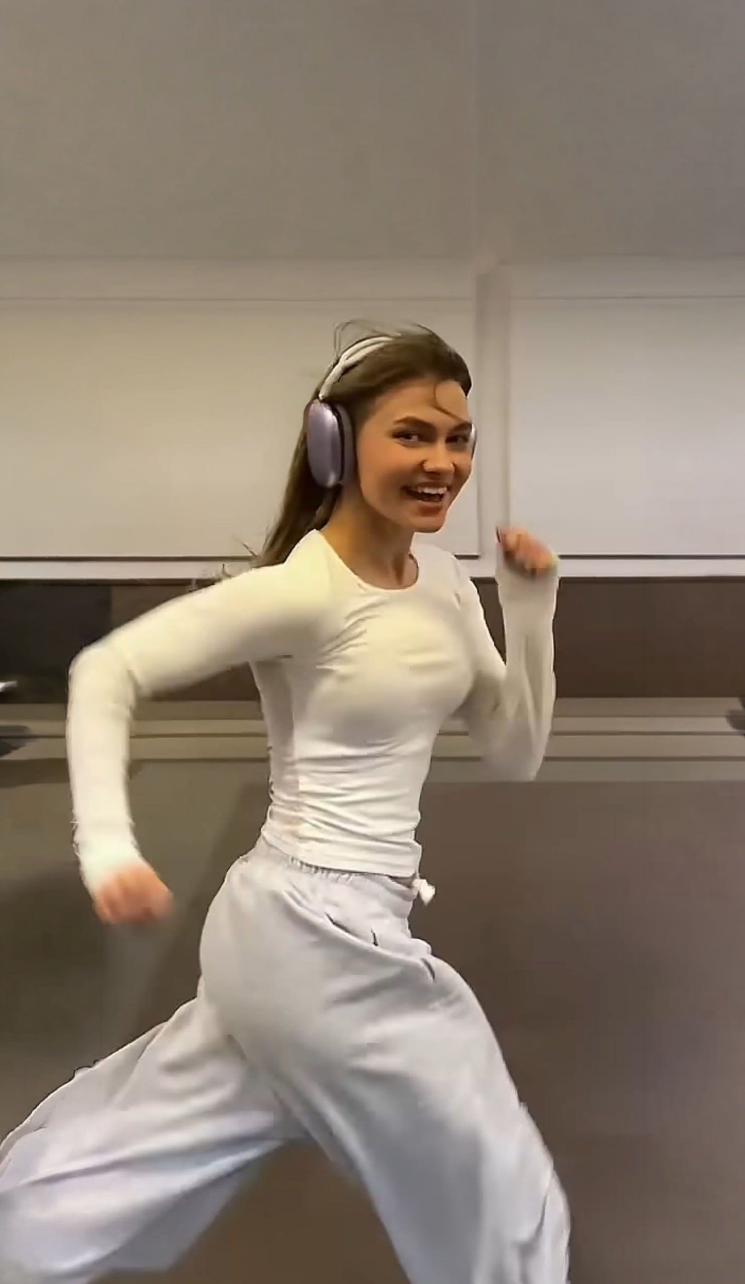 Саша Квашеная сняла крутое видео на популярный тренд 🏃‍♀️‍➡️