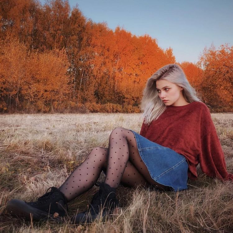 Саша Квашеная осенью в поле