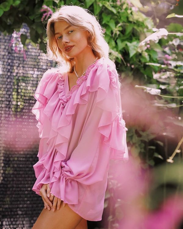 Саша Квашеная гуляет в парке бабочек