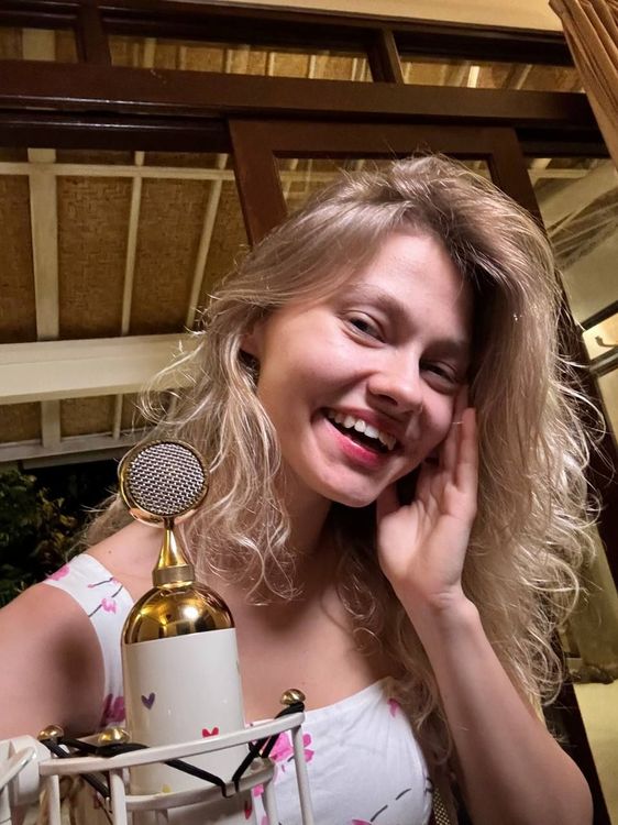 Балийская принцесса Саша Квашеная готовится к стриму