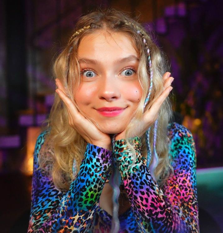 Саша Квашеная милая булочка на стриме на Бали