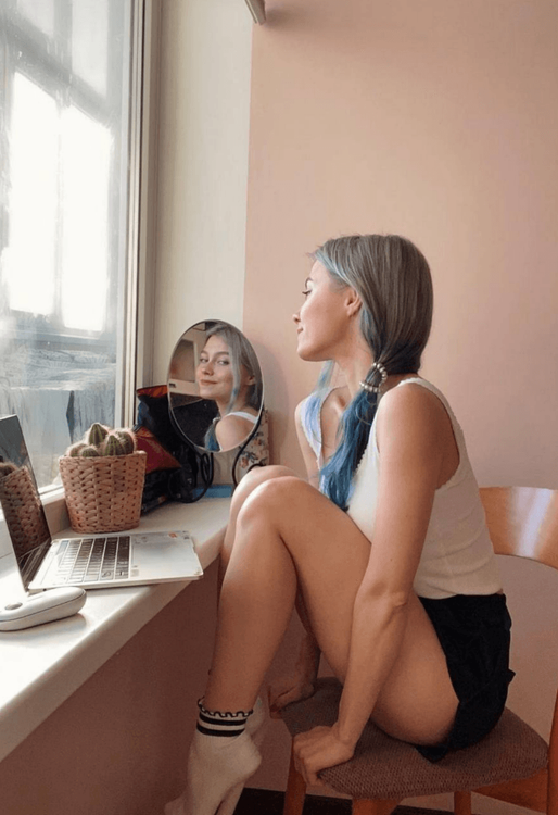 Хитренькая булочка Саша Квашеная что-то задумала