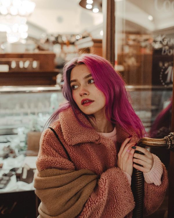 Очаровательная Саша Квашеная на новогодней ярмарке