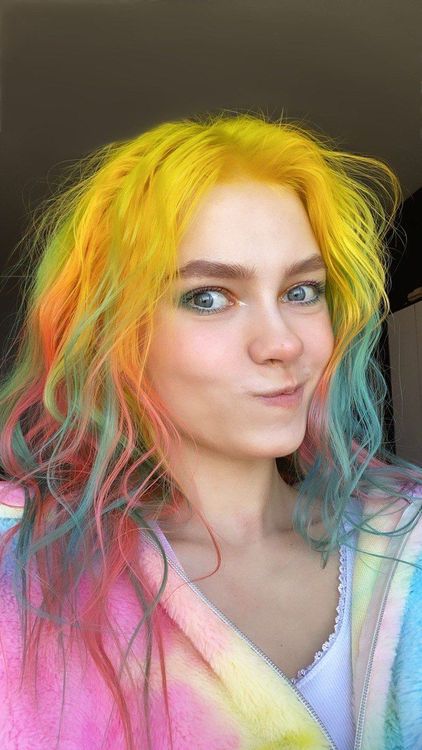 Саша Квашеная хитрюнька что-то задумала